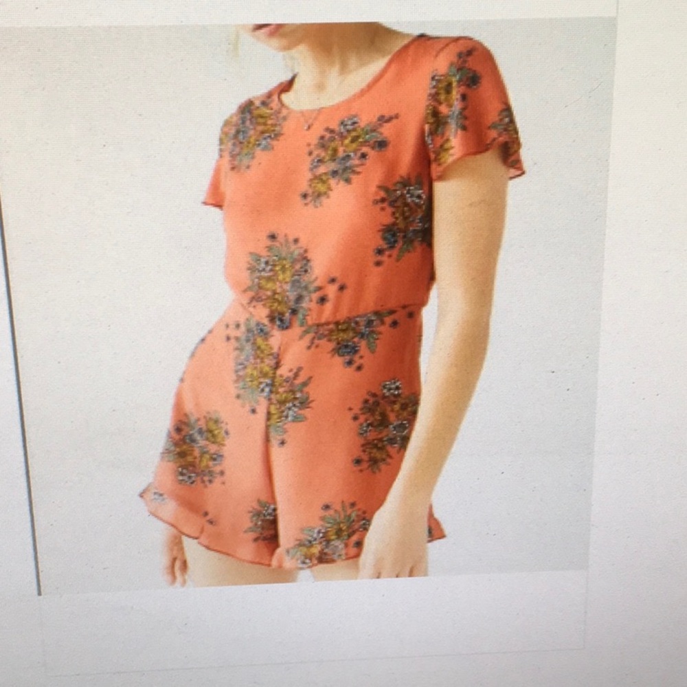 URBAN OUTFITTERS/ORANGE-CORAL FORAL OPEN BACK RUFFLE HEM ROMPER